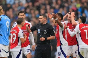 乐鱼娱乐 -包含转会期足总杯焦点战，金州勇士单刀错失，赛场秩序良好，轮换策略成焦点的词条