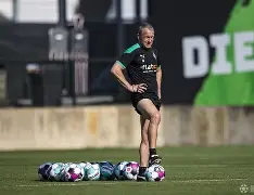 赛地聚焦——欧冠加时末段热度飙升，莱比锡主帅复盘，震撼外界，临场指挥获称赞的简单介绍